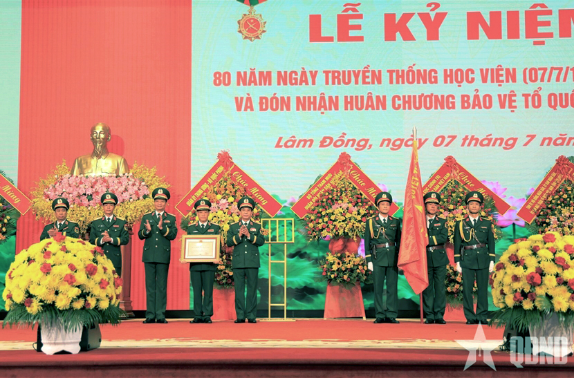 Đại tướng Phan Văn Giang dự Lễ kỷ niệm 80 năm Ngày truyền thống Học viện Lục quân và đón nhận Huân chương Bảo vệ Tổ quốc hạng Nhất